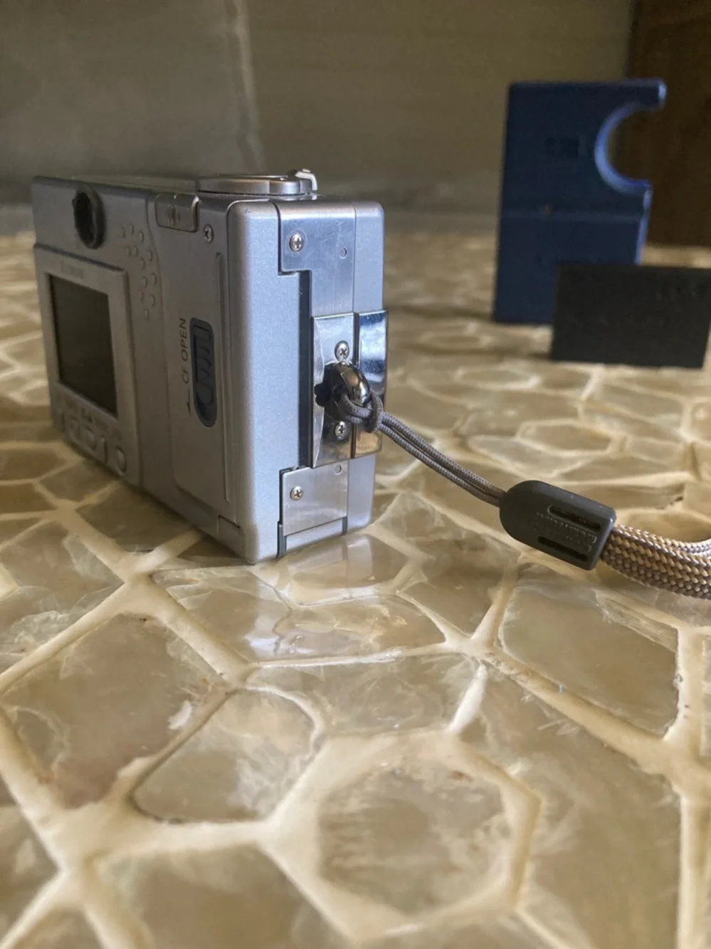 Canon Digital IXUS camera with 2 batteries & OEM charger